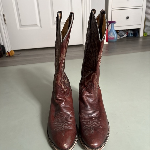 Classic Brown Leather Cowboy Boots - Picture 2 of 3
